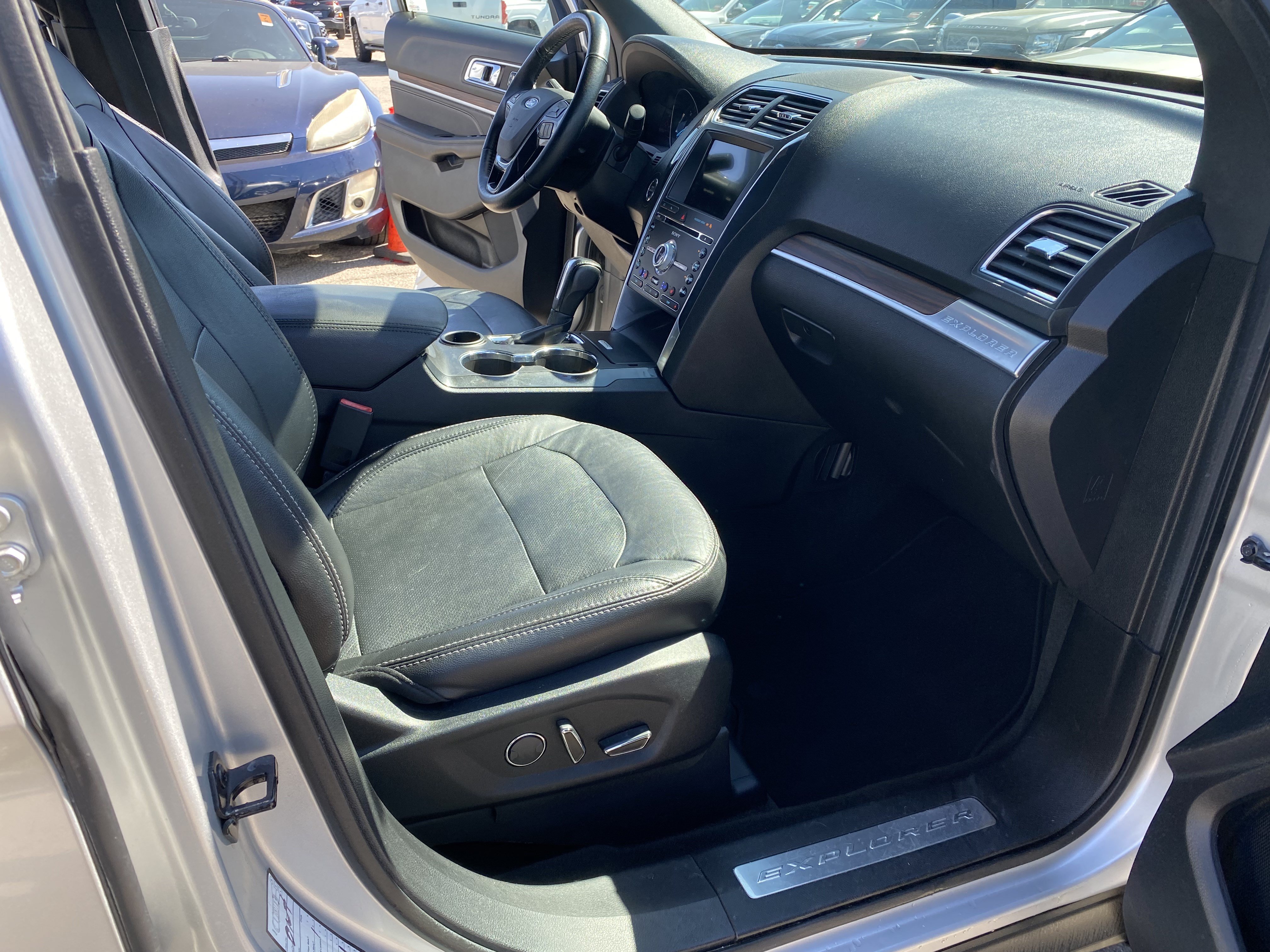 Used 2018 Ford Explorer Limited FWD image 25