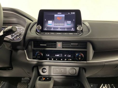 Certified 2026 Nissan Rogue SV FWD image 25