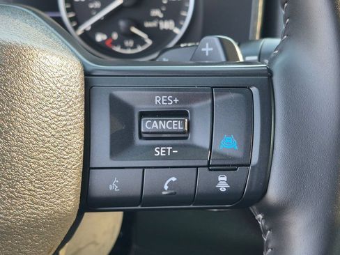 Used 2025 Nissan Rogue SV AWD/4WD image 15