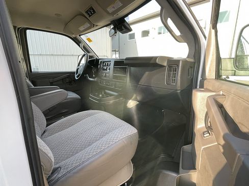 Used 2025 Chevrolet Express 3500 LT w/ LT Preferred Equipment Group RWD image 17