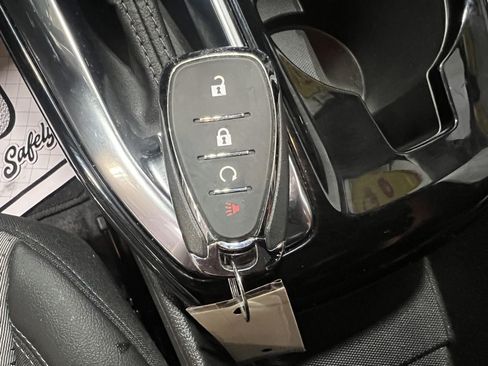 Used 2025 Chevrolet Trax LT FWD image 30