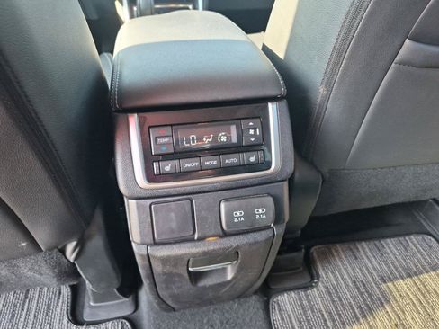 Used 2022 Subaru Ascent Limited AWD/4WD image 15