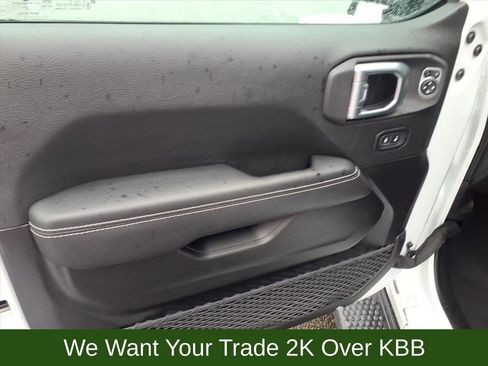 Used 2023 Jeep Wrangler Unlimited Sahara w/ Cold Weather Group image 10