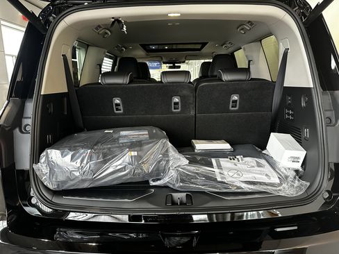 New 2026 INFINITI QX80 Luxe w/ Cargo Package AWD/4WD image 9
