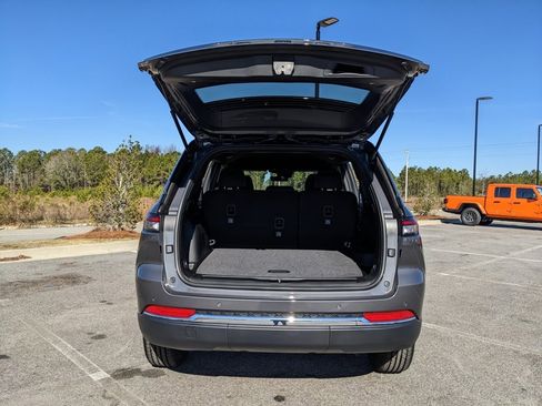 New 2025 Jeep Grand Cherokee Laredo image 35