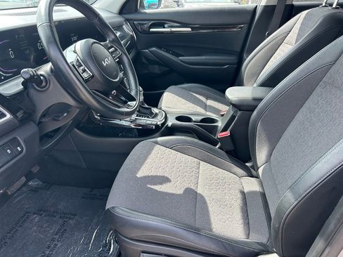 Used 2025 Kia Seltos S image 11
