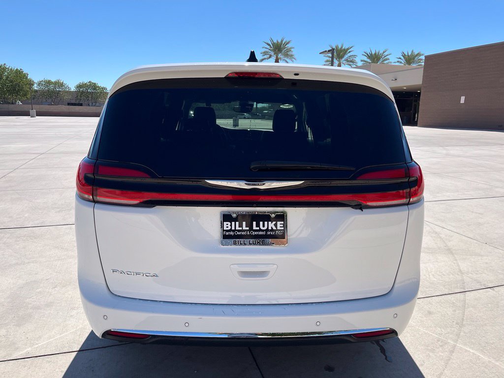 Certified 2025 Chrysler Pacifica Select FWD image 8