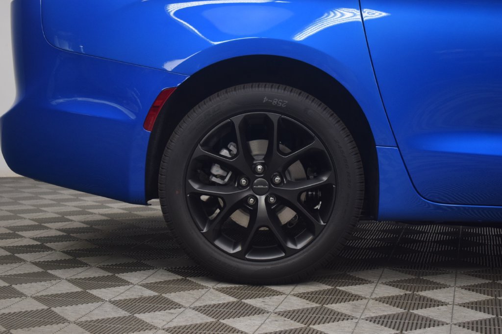 New 2027 Chrysler Pacifica Select AWD/4WD image 9
