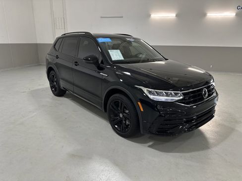 Certified 2024 Volkswagen Tiguan SE R-Line image 4