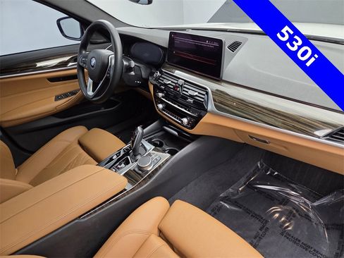 Used 2021 BMW 530i w/ Premium Package image 14