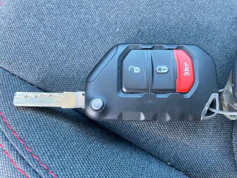 Used 2025 Jeep Wrangler Unlimited Rubicon image 22