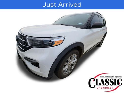 Used 2021 Ford Explorer XLT w/ Equipment Group 202A RWD image 4