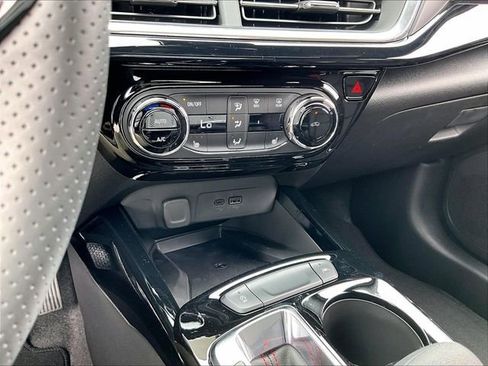 New 2026 Chevrolet Trax RS w/ Sunroof Package FWD image 21