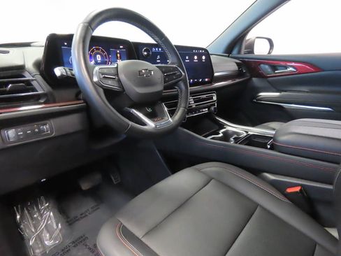 Used 2025 Chevrolet Traverse Z71 AWD/4WD image 9