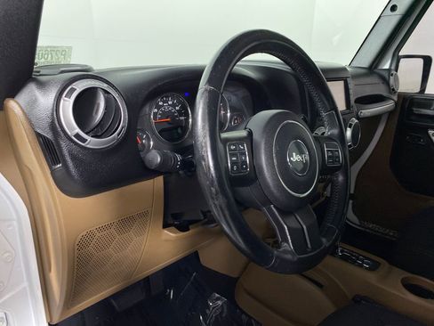 Used 2015 Jeep Wrangler Unlimited Sahara w/ Connectivity Group image 8