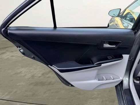 Used 2012 Toyota Camry LE FWD image 21