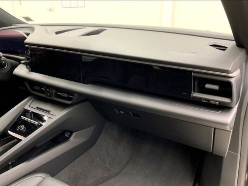 Used 2025 Porsche Macan Electric image 21