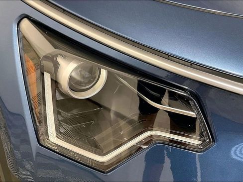 Used 2025 Kia Niro EX image 27