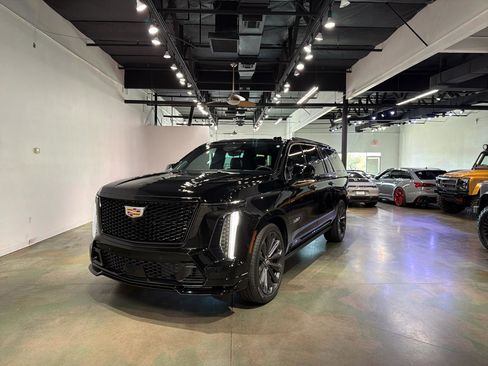 Used 2026 Cadillac Escalade ESV V image 35