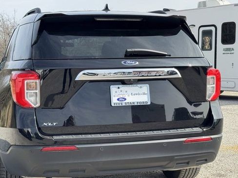 Used 2024 Ford Explorer XLT image 7