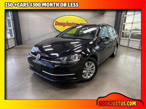 Used 2019 Volkswagen Golf S image 1