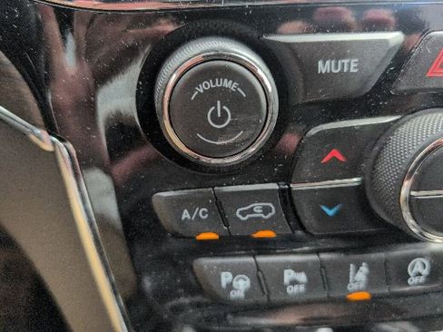 Used 2019 Jeep Grand Cherokee Overland AWD/4WD image 23