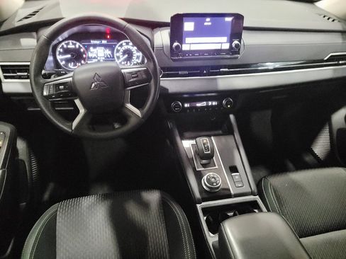 Used 2024 Mitsubishi Outlander ES image 22