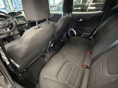 Used 2018 Jeep Renegade Latitude image 14