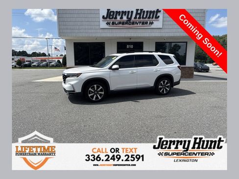 Used 2025 Honda Pilot Touring image 1
