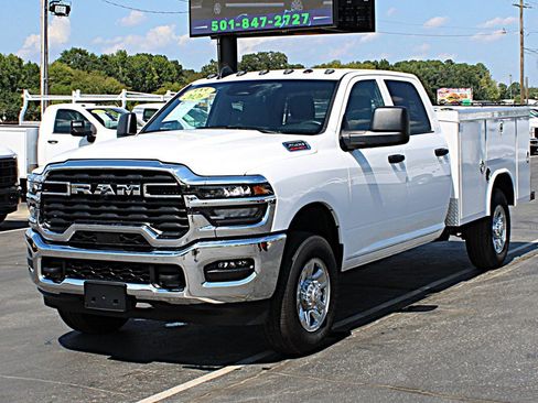 Used 2026 RAM 2500 Tradesman w/ Chrome Appearance Group AWD/4WD image 2