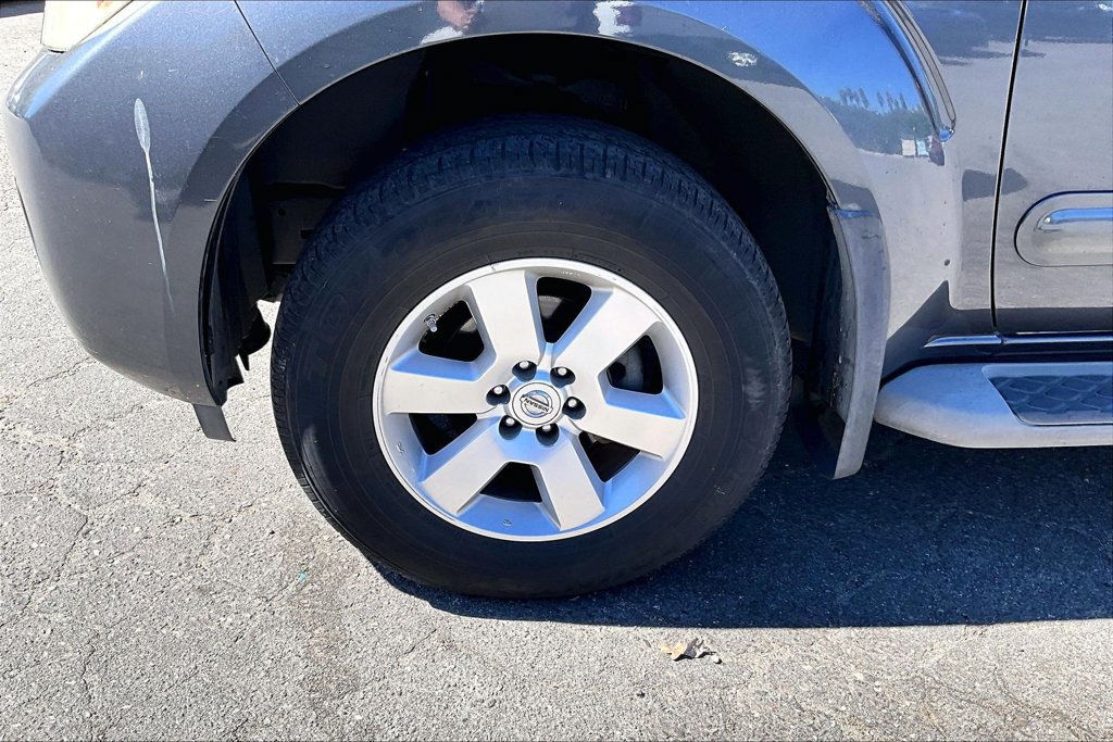 Used 2012 Nissan Pathfinder SV AWD/4WD image 7