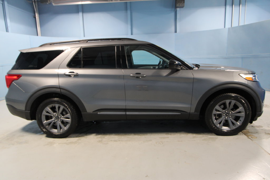 Used 2023 Ford Explorer XLT w/ Equipment Group 202A AWD/4WD image 36