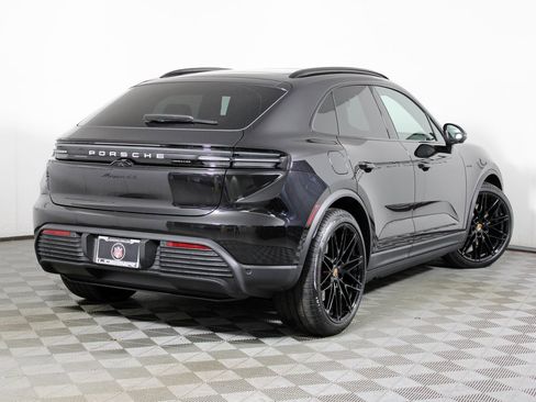 Certified 2025 Porsche Macan 4S Electric image 7
