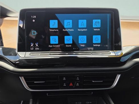 Used 2024 Volkswagen Atlas SE FWD image 34