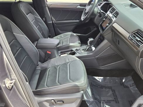 Certified 2022 Volkswagen Tiguan SEL R-Line AWD/4WD image 18