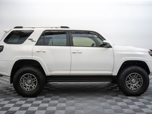 Used 2018 Toyota 4Runner TRD Off-Road w/ TRD Performance Package AWD/4WD image 4