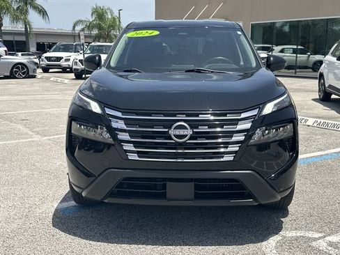 Used 2024 Nissan Rogue SV FWD image 3