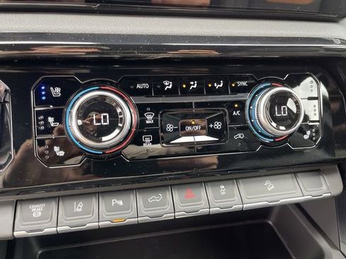 New 2026 GMC Sierra 2500 AT4 w/ AT4 Premium Plus Package AWD/4WD image 18