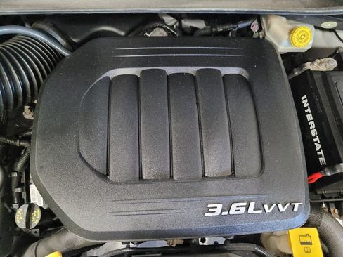 Used 2016 Dodge Grand Caravan R/T FWD image 30