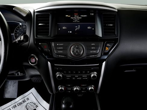 Used 2019 Nissan Pathfinder SV AWD/4WD image 21
