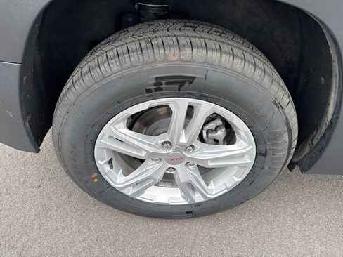 Used 2024 GMC Terrain SLE AWD/4WD image 12