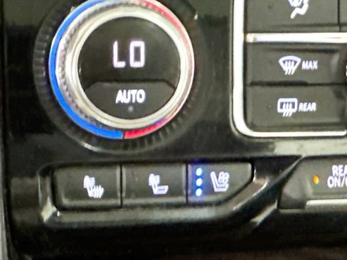 Used 2021 GMC Yukon XL Denali w/ Denali Ultimate Package AWD/4WD image 23