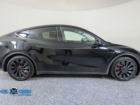 Used 2024 Tesla Model Y Performance AWD/4WD image 8