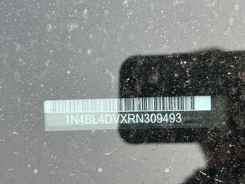 Used 2024 Nissan Altima 2.5 SV FWD image 3