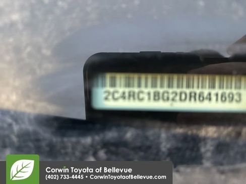 Used 2013 Chrysler Town & Country Touring image 9