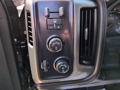 Used 2018 Chevrolet Silverado 1500 LTZ Z71 w/ LTZ Plus Package AWD/4WD image 18