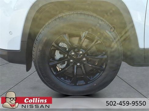 Used 2023 Jeep Cherokee Altitude Lux image 16