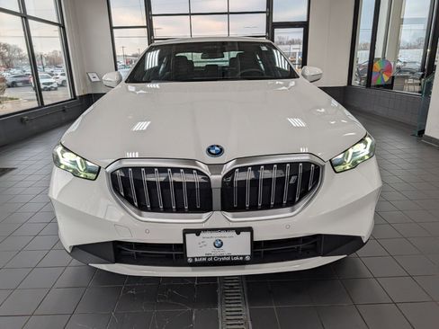 Certified 2024 BMW i5 eDrive40i w/ M Sport Package RWD image 8