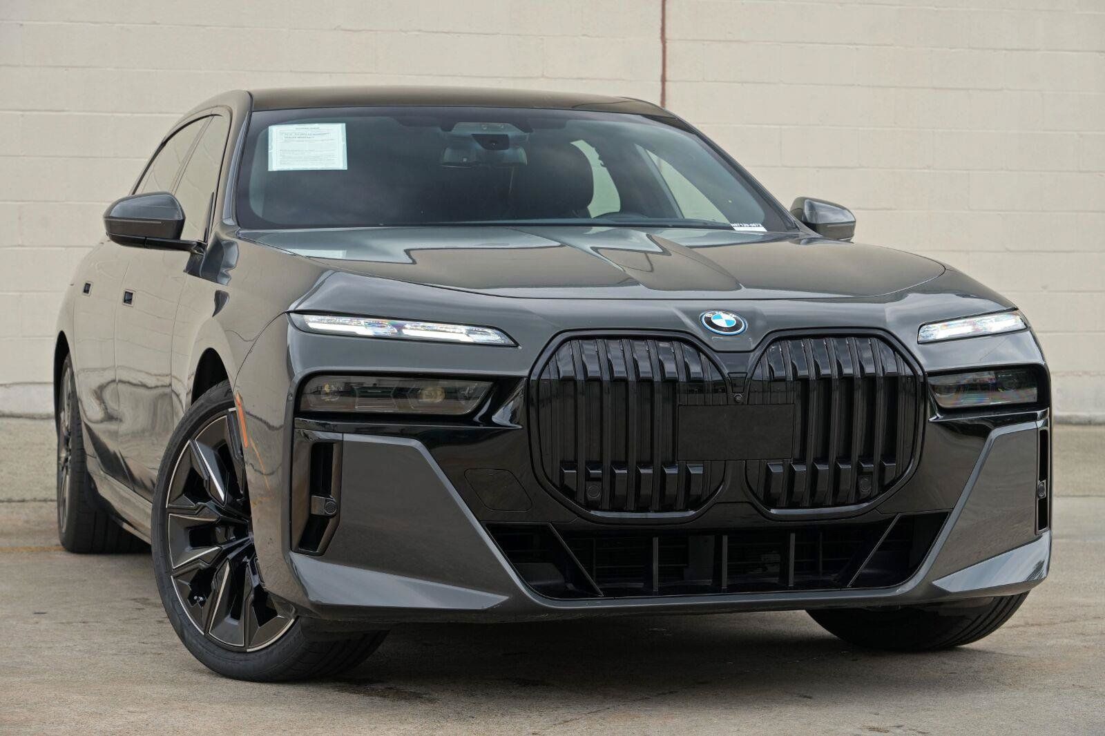 Used 2024 BMW i7 eDrive50 w/ M Sport Package RWD image 2