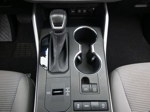 Used 2020 Toyota Highlander LE image 7